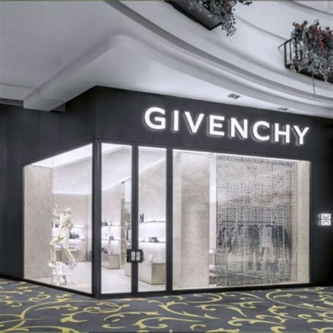 Givenchy, l'élégance à la française au Morocco Mall.